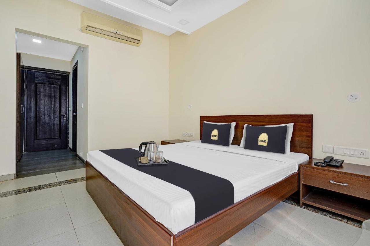 Townhouse Oak Hotel Rama Nashik Exterior foto