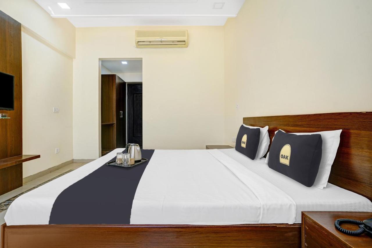 Townhouse Oak Hotel Rama Nashik Exterior foto