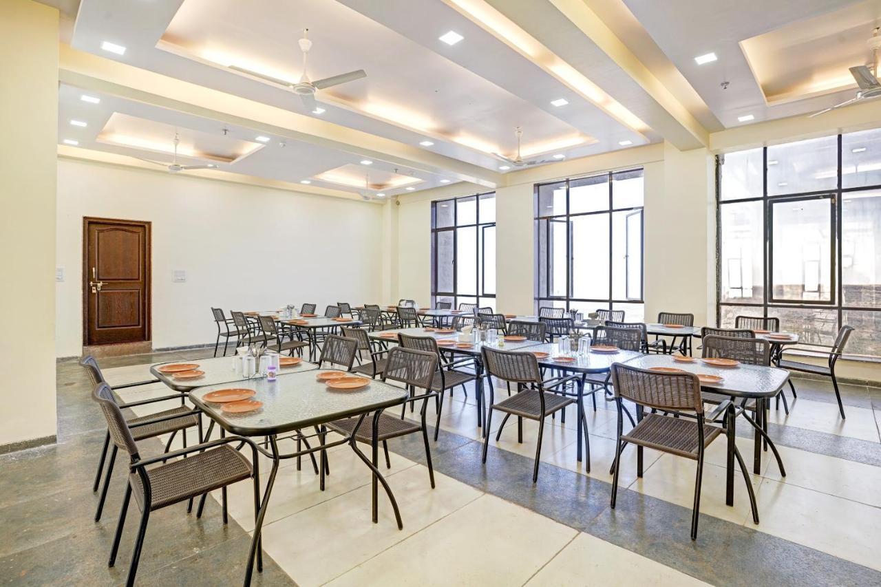 Townhouse Oak Hotel Rama Nashik Exterior foto