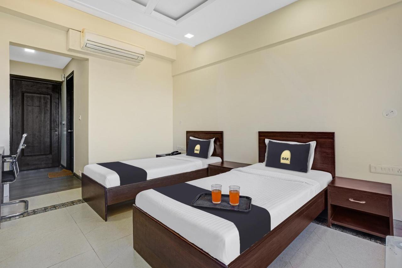 Townhouse Oak Hotel Rama Nashik Exterior foto