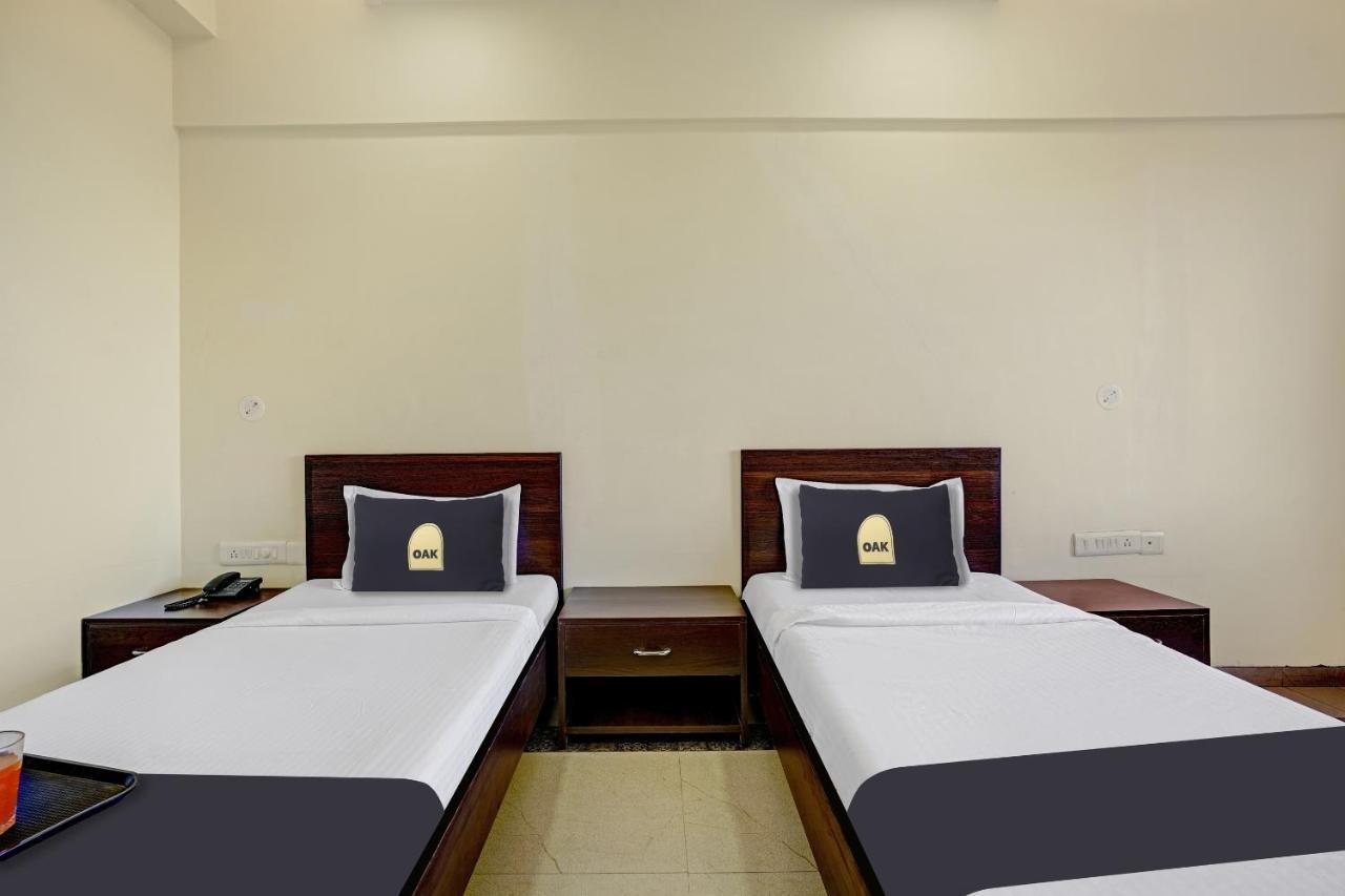 Townhouse Oak Hotel Rama Nashik Exterior foto