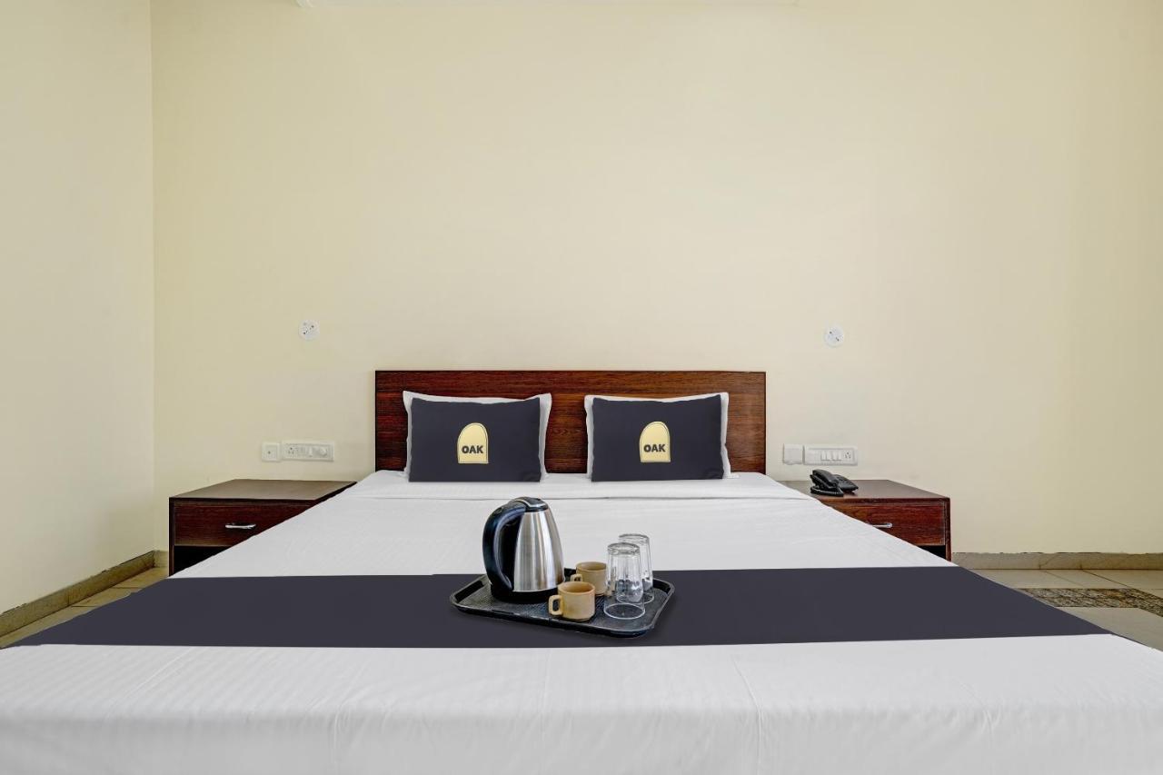 Townhouse Oak Hotel Rama Nashik Exterior foto