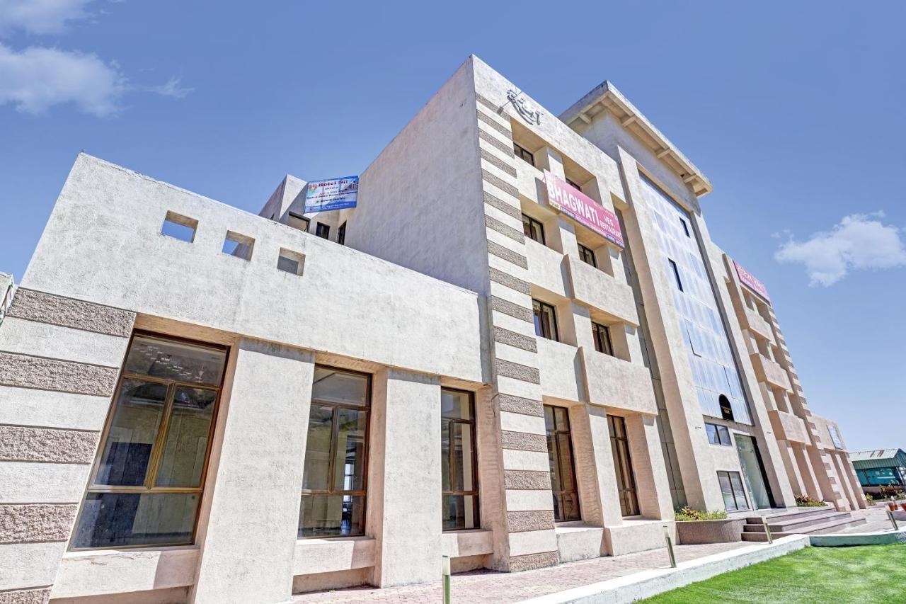 Townhouse Oak Hotel Rama Nashik Exterior foto
